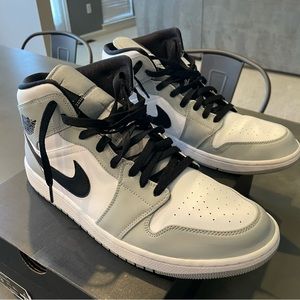 Air Jordan 1 mid size 13 smoke gray